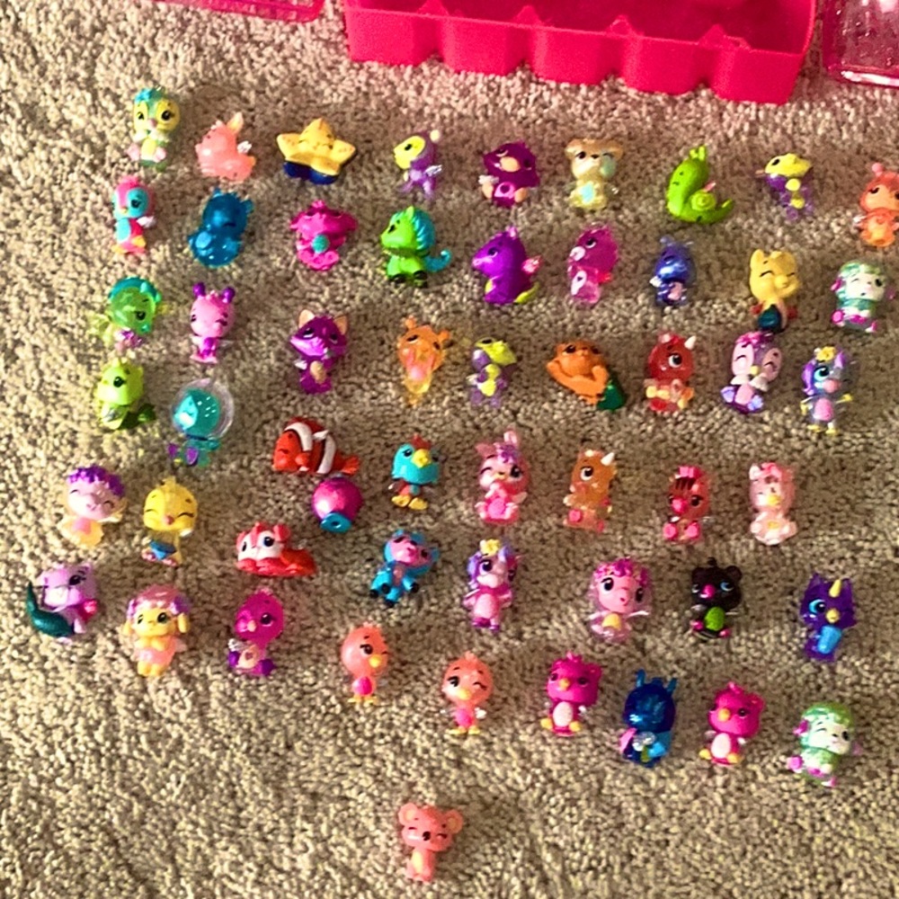 50 hatchimals+1 rare hatchimal with moveable head(pink koala)+container for them